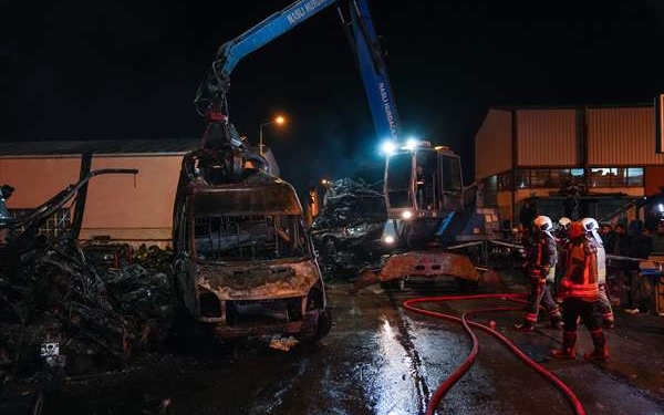 Ankara’da Hurdacılarda Yangın: 100 Araç Yandı!